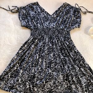 It can be a long blouse or a short dress